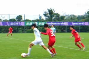 暖心互動！中足聯(lián)視頻回顧于大寶與英超講師觀戰(zhàn)青少年精英聯(lián)賽