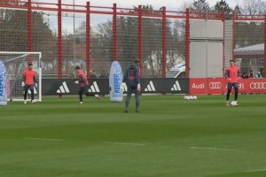 德媒：諾伊爾因患胃腸道感染，缺席本周球隊(duì)合練