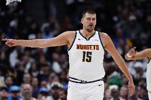 腦后長眼！約基奇背后砸傳助攻沃特森暴力隔扣