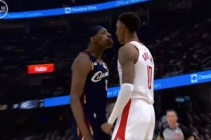 發(fā)生口角！小賈搶籃板和湯姆林發(fā)生爭執(zhí) 雙方貼臉對噴被隊友拉開