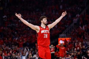 申京力壓莫布里？霍勒迪：不新鮮 常規(guī)操作！他打任何人都能做到