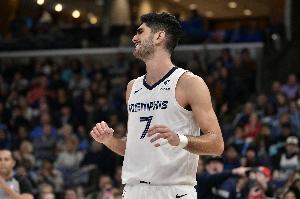 插翅難逃！基根·穆雷晃飛阿爾達馬出手三分被后者追回換手蓋掉