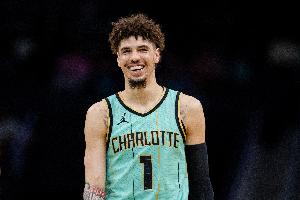 誰(shuí)有意？三球曾和黃蜂達(dá)成5年最高2.6億合同 未來3年仍剩超1.3億