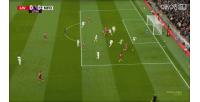 薩拉赫精彩突破傳中，可惜科爾凱茲包抄踢高了