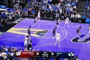 走錯片場了？美媒：為什么有兩支大學球隊在爵士的NBA杯場地上啊