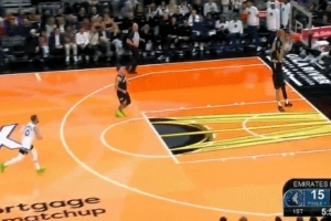 那就扣一個(gè)吧！吉萊斯皮搶到長(zhǎng)籃板推反擊 布克輕松飛扣！