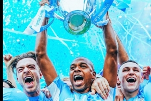 效力9年！曼城官方致敬費爾南迪尼奧：祝你在退役后一切順利！