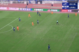 擴大優(yōu)勢！劉洋接傳中笑納空門，澤卡本場完成傳射，泰山2-0三鎮(zhèn)