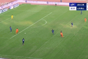 可惜！澤卡中路精妙直塞做球，瓦科推射擊中立柱