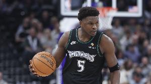 愛德華茲頂著狄龍標志性回拉三分再進 森林狼16-4追到差1分！