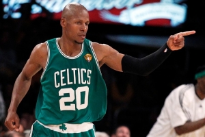 全是射手！德隆答經(jīng)典問(wèn)題：首發(fā)雷·阿倫、替補(bǔ)米勒、交易克萊