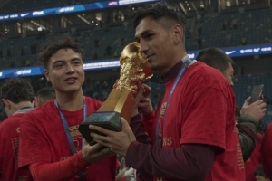 吾提米江：看到獎(jiǎng)杯一切都值得 給今年的聯(lián)賽打上了完美的句號(hào)