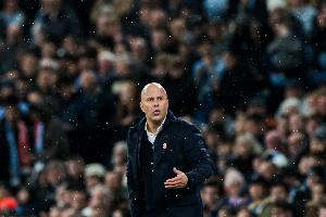 又被群嘲...利物浦跟隊(duì)：森林球迷在看臺(tái)唱“斯洛特明早就下課”