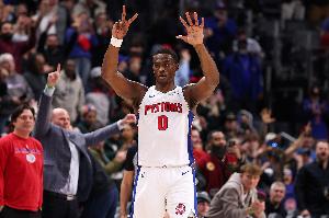 回餅一個！杜倫弧頂擊地妙傳CC雙手暴扣