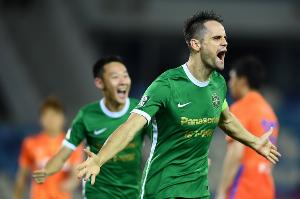 難說再見！告別儀式上，弗蘭克用中文深情獻(xiàn)唱《月亮代表我的心》