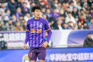 記者談謝維軍肋骨骨裂：把有事說成沒事，也體現(xiàn)了小謝的個性