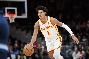 帶隊(duì)起勢！杰倫·約翰遜半場9中5拿15分7板3助 第二節(jié)4中4得11分