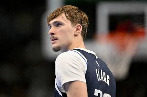 不在狀態(tài)！弗拉格半場15分鐘6投僅1中拿到2分2板