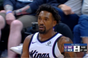 來(lái)個(gè)脆的！蒙克快攻跟進(jìn) 接傳球掄圓了暴扣取分