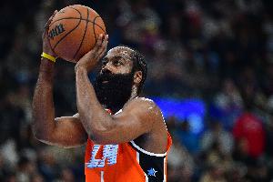 歷史僅四人在35歲后達成半場35+：哈登、庫里、科比、克勞福德