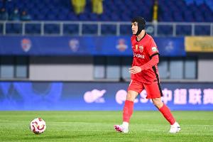 吾米提江：主教練總單獨(dú)帶我訓(xùn)練，希望以后在海港多拿幾個(gè)冠軍