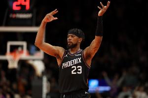 布克：說不準(zhǔn)古德溫對籃板球有什么秘訣 我和狄龍還討論這事