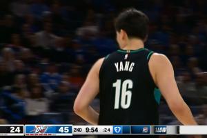 ??NBA生涯首個(gè)三分！楊瀚森迎著哈滕三分轟進(jìn)！