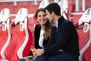 為丈夫助威！阿爾特塔妻子曬合照，慶祝阿森納北倫敦德比大勝