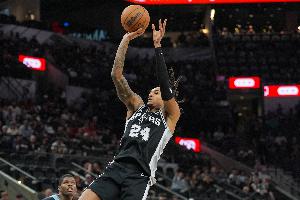 5分到手！瓦塞爾三分命中同時奧尼爾對奧利尼克犯規(guī) 布克還吃T