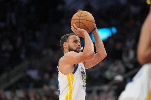 高效代表！庫里生涯第30次在30分鐘內(nèi)砍下30+ 歷史最多