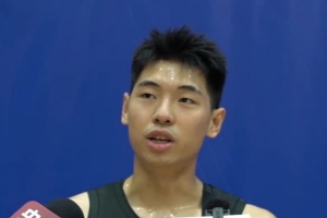 是否會(huì)害怕杜鋒？崔永熙：一開(kāi)始害怕正常 杜導(dǎo)&郭導(dǎo)都很嚴(yán)肅認(rèn)真