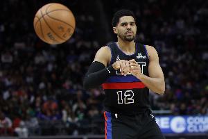 這NBA水平？托哈斷球上籃離譜脫手 西卡斷球后造犯規(guī)打回懸念