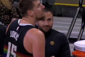 ??愛投！約基奇踩著logo扔出heave壓哨入網(wǎng)！