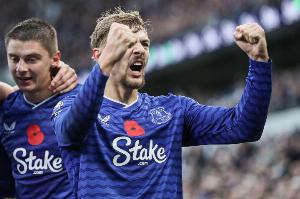 誅心??霍爾：早早少打一人本可能崩盤(pán) 我都不知自己右腳能進(jìn)球