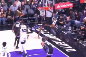 漫畫式英雄救球！蒙克貼地飛行后單手撐地救球成功！