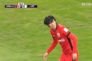 錯(cuò)失良機(jī)！蒯紀(jì)聞妙傳，李新翔一對(duì)一射門送進(jìn)門將懷中