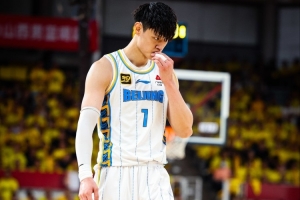 記者：等到這個窗口期國家隊比賽打完 曾凡博和北京才會商討未來