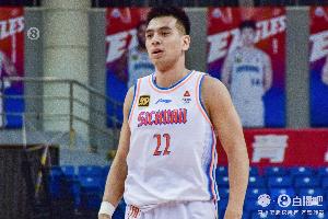 問(wèn)題得到解決了？CBA官網(wǎng)更新了四川男籃新賽季的球員大名單