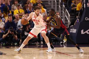 對位追夢很難受！申京上半場11中4拿到9分3板2助 正負值-21