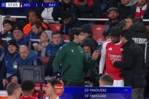 第37分鐘特羅薩德傷退，馬杜埃凱登場