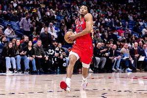 真敢扔！墨菲兜出來接球 調(diào)整一下超遠三分涮進！