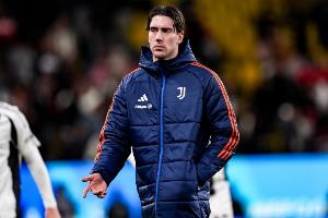 都體：DV9肌肉傷情并不嚴(yán)重，但保險(xiǎn)起見周末聯(lián)賽還會(huì)替補(bǔ)