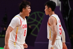 記者：中國男籃需要一個穩(wěn)健的控球手 趙睿的替代者是廖三寧