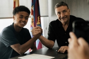 羅馬諾：巴薩與肖恩·克魯伊維特商談續(xù)約，提供3年新合同