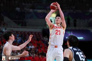 還是你穩(wěn)！胡金秋半場4中4高效拿下8分1籃板