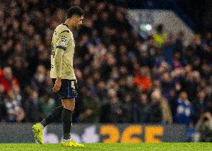 世體：盡管對(duì)陣切爾西被罰下，但巴薩全隊(duì)向阿勞霍表達(dá)了支持