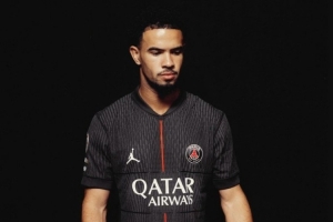 盡顯優(yōu)雅時(shí)尚！巴黎圣日耳曼發(fā)布2025-26賽季第四球衣