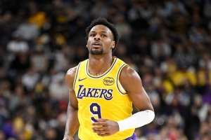 詹姆斯：看到布朗尼持續(xù)進(jìn)步&在傷病潮中抓住機(jī)會(huì) 我真的很欣慰