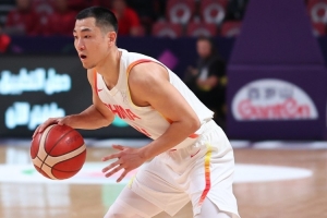 狀態(tài)不佳！高詩巖半場3投0中&三分2中0 僅得0分3板1斷