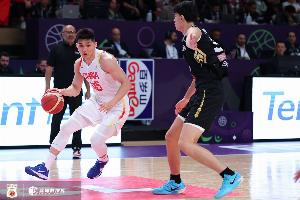 最后時(shí)刻上場了！李祥波出戰(zhàn)1分13秒 積極拼搶拿到1搶斷